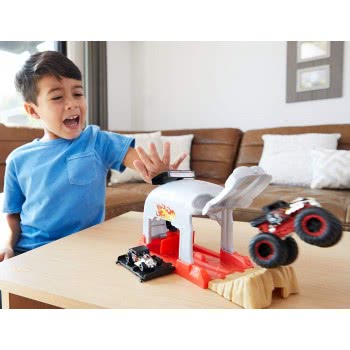 Mattel Hot Wheels Monster Trucks Bone Shaker Νεκροκεφαλή Σετ Παιχνιδιού Εκτοξευτές GKY01 / GKY02 887961833621