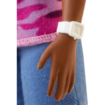 Mattel Barbie Fashionistas Κούκλα Με Κοντά Σγουρά Μαλλιά Μελαχρινή Σορτς Και Αξεσουάρ FBR37 / GHP98 887961799569