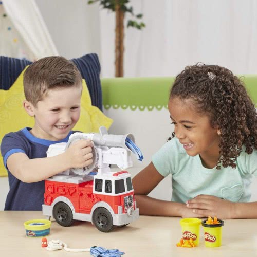 Hasbro Play-Doh Wheels Fire Truck Toy With 5 Non-Toxic Colours E6103 5010993597338