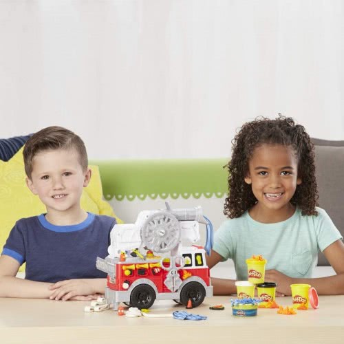 Hasbro Play-Doh Wheels Fire Truck Toy With 5 Non-Toxic Colours E6103 5010993597338