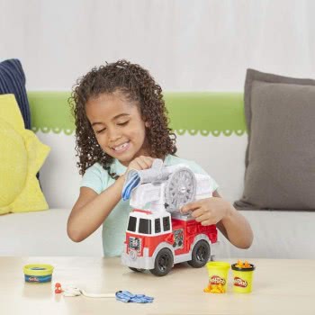 Hasbro Play-Doh Wheels Fire Truck Toy With 5 Non-Toxic Colours E6103 5010993597338