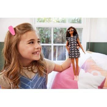 Mattel Barbie Fashionistas Doll Num 140 With Long Brunette Hair Wearing Mouse-Print Dress FBR37 / GHW54 887961804355