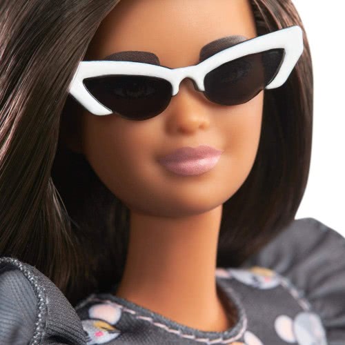 Mattel Barbie Fashionistas Doll Num 140 With Long Brunette Hair Wearing Mouse-Print Dress FBR37 / GHW54 887961804355