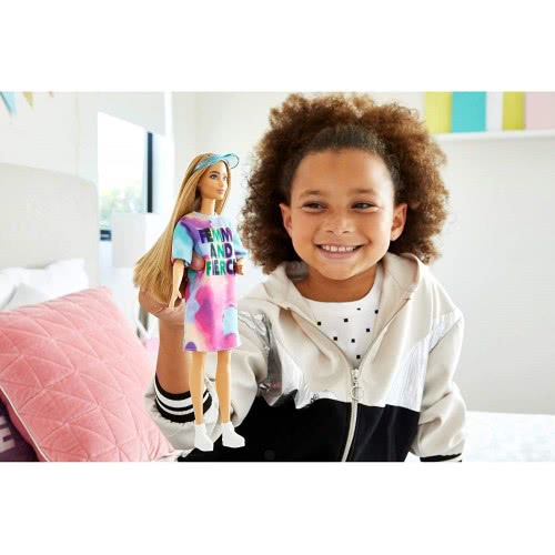 Mattel Barbie Fashionistas Doll 159, Petite, Με Καφέ Μαλλιά Που Φοράει Μπλουζάκι Femme And Fierce FBR37 / GRB51 887961900309