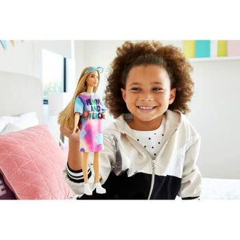 Mattel Barbie Fashionistas Doll 159, Petite, With Light Brown Hair Wearing Tie-Dye T-Shirt Dress FBR37 / GRB51 887961900309