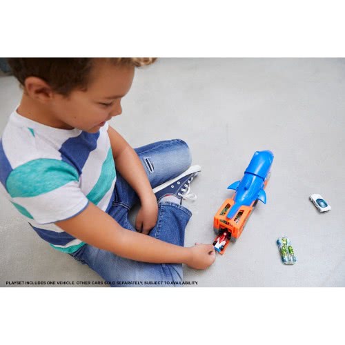 Mattel Hot Wheels Shark Chomp Transporter Νταλίκα Καρχαρίας Με Ένα Αυτοκίνητο Κλίμακας 1:64 GVG36 887961925197