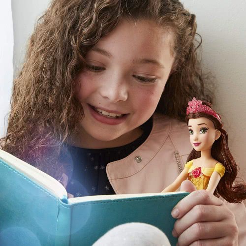 Hasbro Disney Princess Royal Shimmer Belle Doll, Κούκλα Μόδας Με Φούστα Και Αξεσουάρ F0882 / F0898 5010993785940