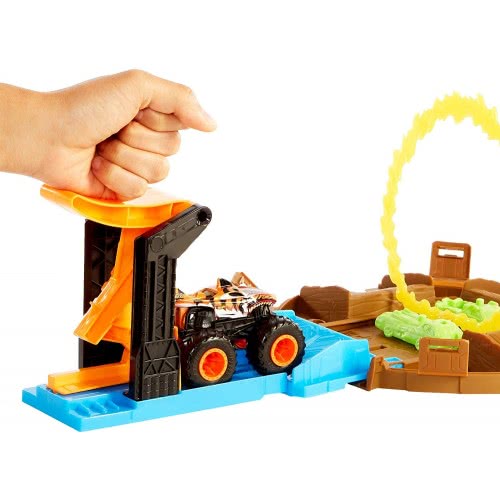 Mattel Hot Wheels Monster Trucks Stunt Tire Play Set GVK48 887961928433