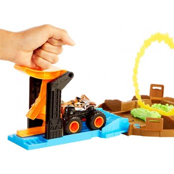 Mattel Hot Wheels Monster Trucks Stunt Tire Play Set GVK48 887961928433