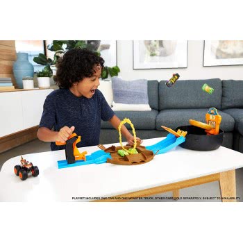 Mattel Hot Wheels Monster Trucks Stunt Tire Play Set GVK48 887961928433