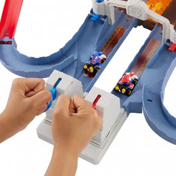 Mattel Hot Wheels Mariokart Bowsers Castle Chaos Play Set GNM22 