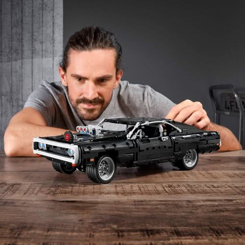 LEGO Technic Doms Dodge Charger 42111 5702016617498