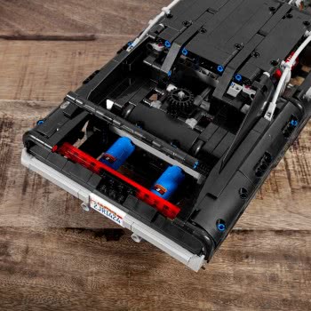 LEGO Technic Doms Dodge Charger 42111 5702016617498