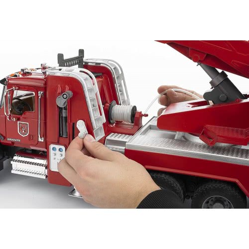 bruder Mack Granite Fire Engine With Slewing Ladder And Water Pump 02821 4001702028213