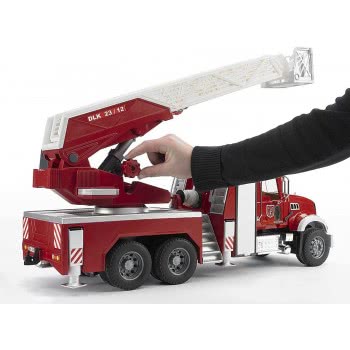 bruder Mack Granite Fire Engine With Slewing Ladder And Water Pump 02821 4001702028213