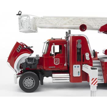bruder Mack Granite Fire Engine With Slewing Ladder And Water Pump 02821 4001702028213