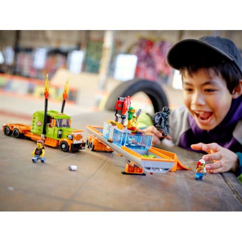 LEGO City Stunt Show Truck V29 60294 5702016912579