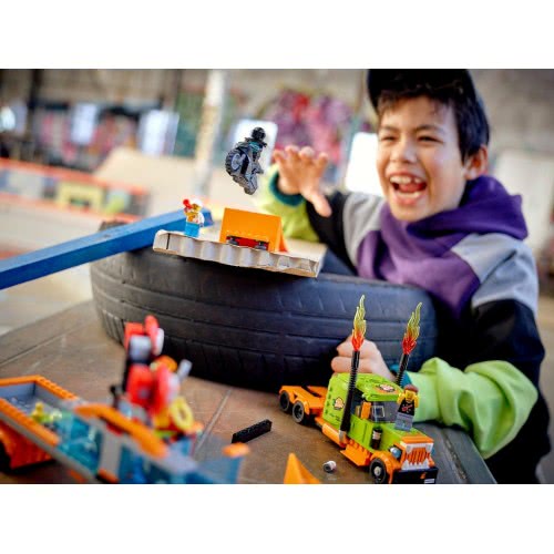 LEGO City Stunt Show Truck V29 60294 5702016912579