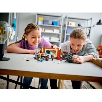 LEGO Spider-Man At The Sanctum Workshop 76185 5702016913026