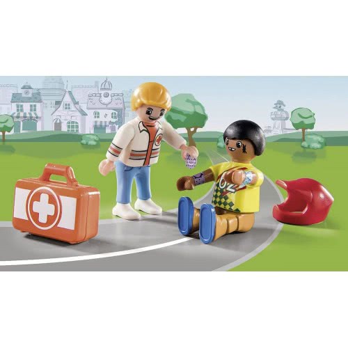 Playmobil DUCK ON CALL - Ambulance Action: Help The Racing Driver 70919 4008789709196