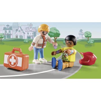 Playmobil DUCK ON CALL - Ambulance Action: Help The Racing Driver 70919 4008789709196