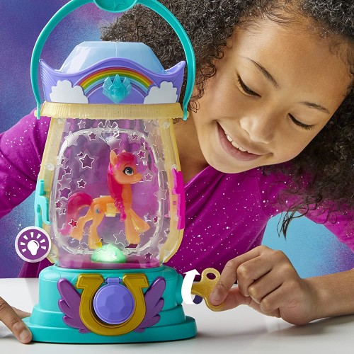 Hasbro My Little Pony: A New Generation Movie Sparkle Reveal Lantern Sunny Starscout - Light Up Toy With 25 Pieces F3329 5010993