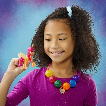 Hasbro My Little Pony: A New Generation Movie Sparkle Reveal Lantern Sunny Starscout - Light Up Toy With 25 Pieces F3329 5010993
