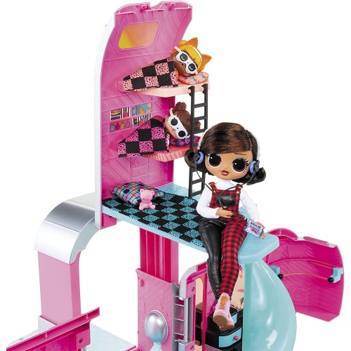 MGA Entertainment LOL Surprise OMG Glamper Fashion Camper Doll Playset With 55+ Surprises, Fully-Furnished With Light Up Pool 57