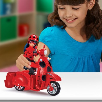 Giochi Preziosi Miraculous Scooter with Exclusive Doll Ladybug MRA47000 8056379139188