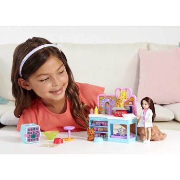 Mattel Barbie Chelsea Doll and Accessories, Pet Vet Playset With Doll, 4 Animals 18 Pieces HGT12 194735056972