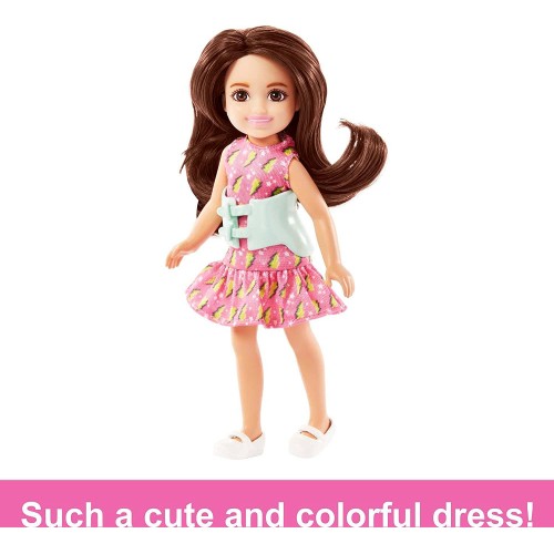 Mattel Chelsea και Φίλοι - Κοριτσάκι Μελαχρινό Ροζ φόρεμα με ζώνη DWJ33 / HKD90 194735101702