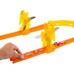 Mattel Hot Wheels Track Set With 1 Car, 12 Boosting Components, Stackable Toy Storage Box, Lightning-themed Builder HNN38 / HMC0