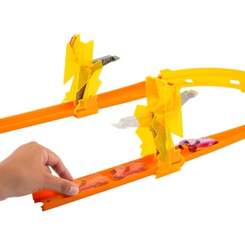 Mattel Hot Wheels Track Set With 1 Car, 12 Boosting Components, Stackable Toy Storage Box, Lightning-themed Builder HNN38 / HMC0