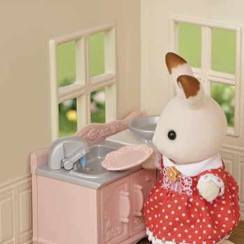 Epoch Sylvanian Families Red Roof Cosy Cottage Starter Home - Dollhouse Playset, 5567 5054131055670