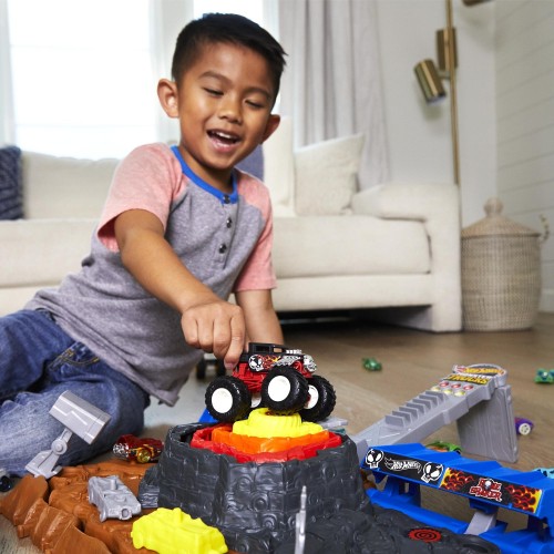 Mattel Λαμπάδα Hot Wheels Monster Trucks Arena Smashers Bone Shaker Ultimate Crush Yard Απόλυτο Σετ Συγκρούσεων HNB96 