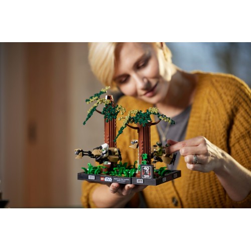LEGO Star Wars Διόραμα Καταδίωξης Με Ταχυσκάφος Στον Έντορ 75353 5702017421377
