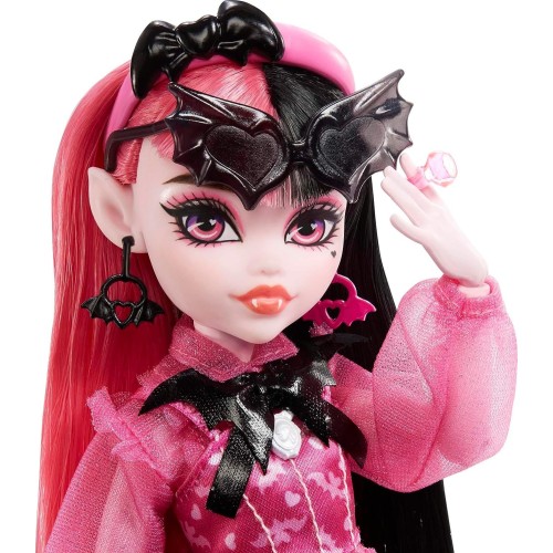 Mattel Monster High Doll, Draculaura With Accessories And Pet Bat, Posable Fashion HHK51 194735069910
