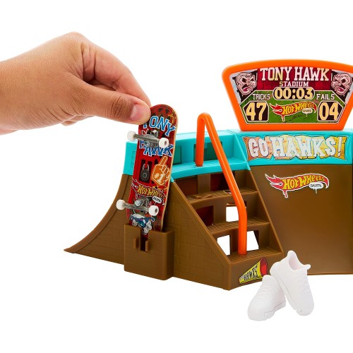 Mattel Hot Wheels Skate Stadium Playset Designed With Tony Hawk, 1 Exclusive Fingerboard And Pair Of Skate Shoes, With Storage  