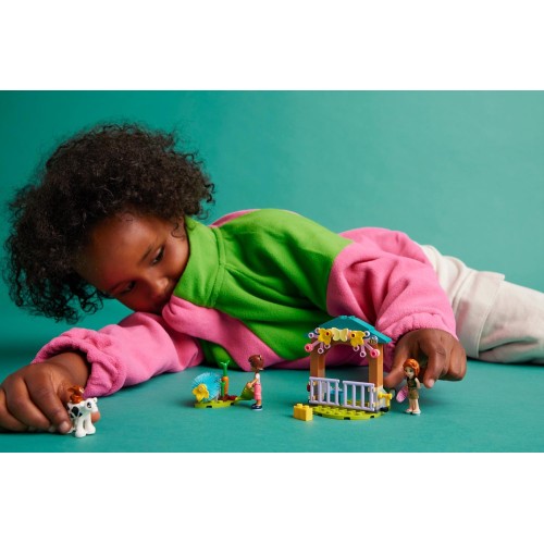 LEGO friends στάβλος για το μοσχαράκι της ότομ 42607 5702017589299
