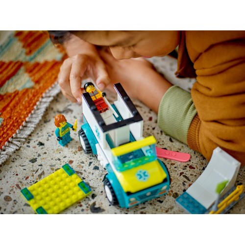 LEGO city ασθενοφόρο και σνόουμπορντερ 60403 5702017566764