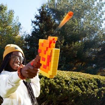 Hasbro Nerf Minecraft Firebrand, Dart Blasting Axe, 6 Elite Foam Darts, Design Inspired By Axe In The Game F8953 5010996212306