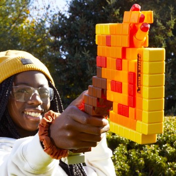 Hasbro Nerf Minecraft Firebrand, Dart Blasting Axe, 6 Elite Foam Darts, Design Inspired By Axe In The Game F8953 5010996212306