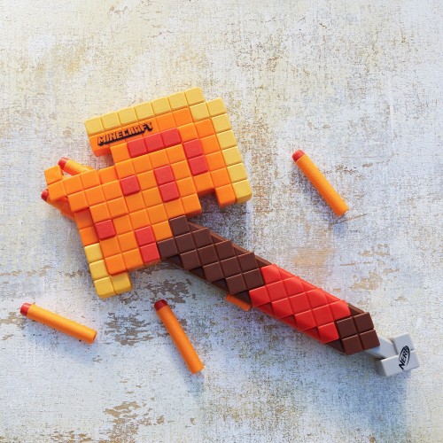Hasbro Nerf Minecraft Firebrand, Dart Blasting Axe, 6 Elite Foam Darts, Design Inspired By Axe In The Game F8953 5010996212306