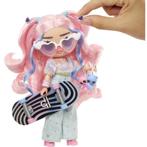 MGA Entertainment LOL Surprise Tweens Fashion Doll Flora Moon 591665EUC 035051591665