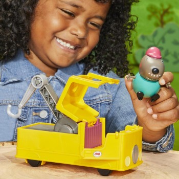 Hasbro Peppa Pig Granddad Dogs Tow Truck Construction Vehicle and Figure Set, Preschool Toys for Boys and Girls 3 Years and Up F