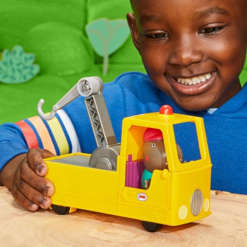 Hasbro Peppa Pig Granddad Dogs Tow Truck Construction Vehicle and Figure Set, Preschool Toys for Boys and Girls 3 Years and Up F