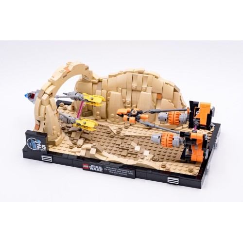 LEGO Star Wars Mos Espa Podrace Diorama 75380 5702017584386