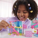 Mattel Barbie  Barbieland Κούκλα Και Αξεσουάρ - Κουκλόσπιτο HYF44 / HYF46 194735245253
