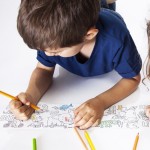 CARIOCA Σετ Μίνι Αυτοκόλλητο Ρολό Ζωγραφικής Λευκό 85Χ10cm  Με 6 Χρώματα Ξυλομπογιές C42983 8003511429836