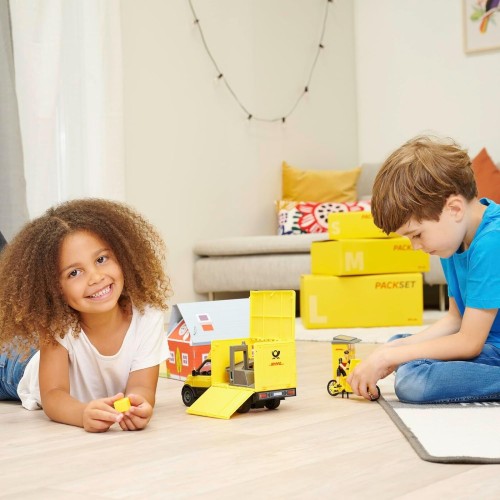 DICKIE TOYS Volvo DHL Truck With Figure, 25 Cm 203747020 4006333089152